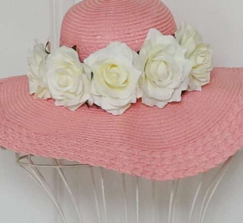 Rosa Sonnenhut mit Weißen Blumen und Rosa Schleife