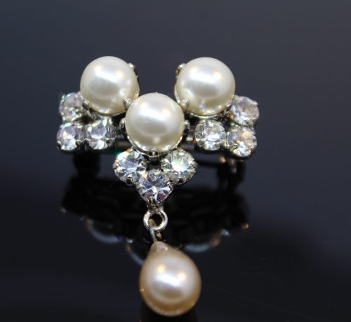 Strass Brosche mit Perlen