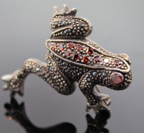 Brosche als Frosch mit roten Zirkonia aus 925/- Silber