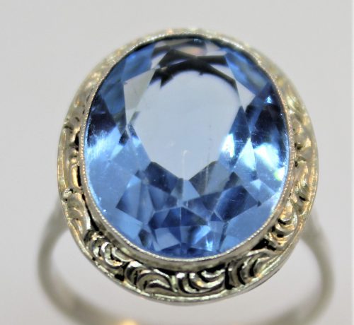 Ring aus 925er Silber mit  funkelndem blauen Spinell