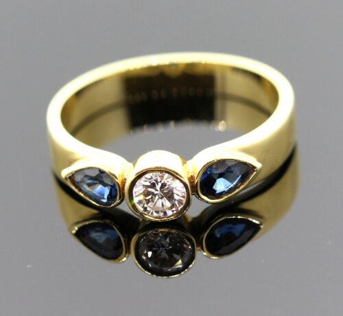 STILVOLLER BANDRING MIT 1 BRILLANT 0,27ct + 2SAPHIREN AUS 750/-GOLD Wert 1895,-€