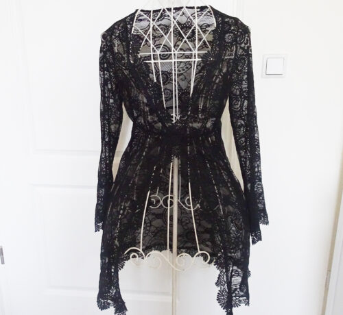 Schönes Spitzenstrandkleid